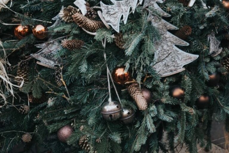 Full Artificial Christmas Trees: A Sustainable and Stylish Choice