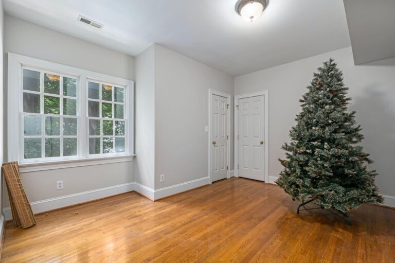 6 Reasons to Choose a Green Artificial Christmas Tree